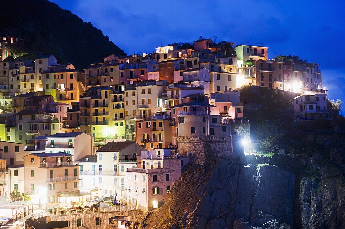 Clifftop village of Manarola, Cinque Terre, UNESCO World Heritage Site, Liguria, Italy, Europe