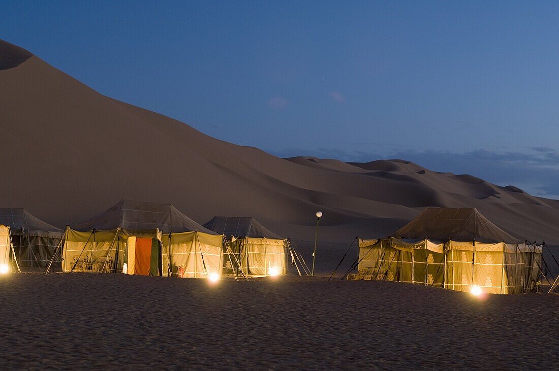 Tourist camp, Erg Awbari, Sahara desert, Fezzan, Libya, North Africa, Africa