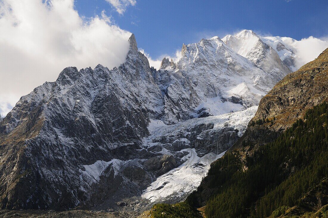 Monte Bianco (Mont Blanc) seen from Vallee d'Aosta, Suedtirol, Italy, Europe