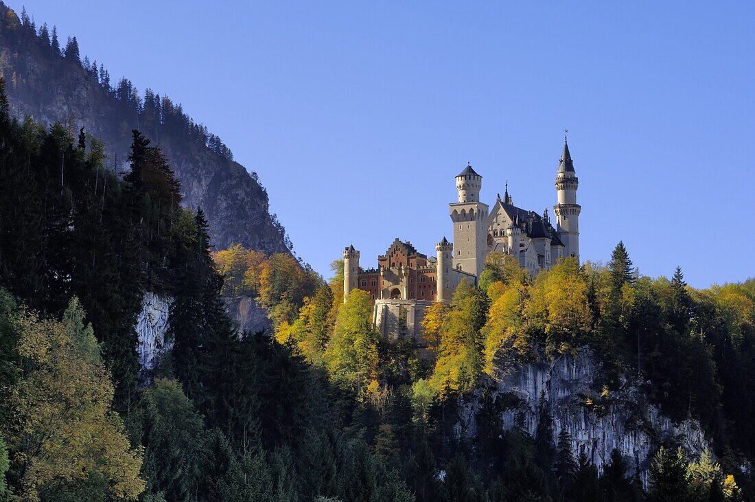 Schloss Neuschwanstein, fairytale castle built by King Ludwig II, near Fussen, Bavaria (Bayern), Germany