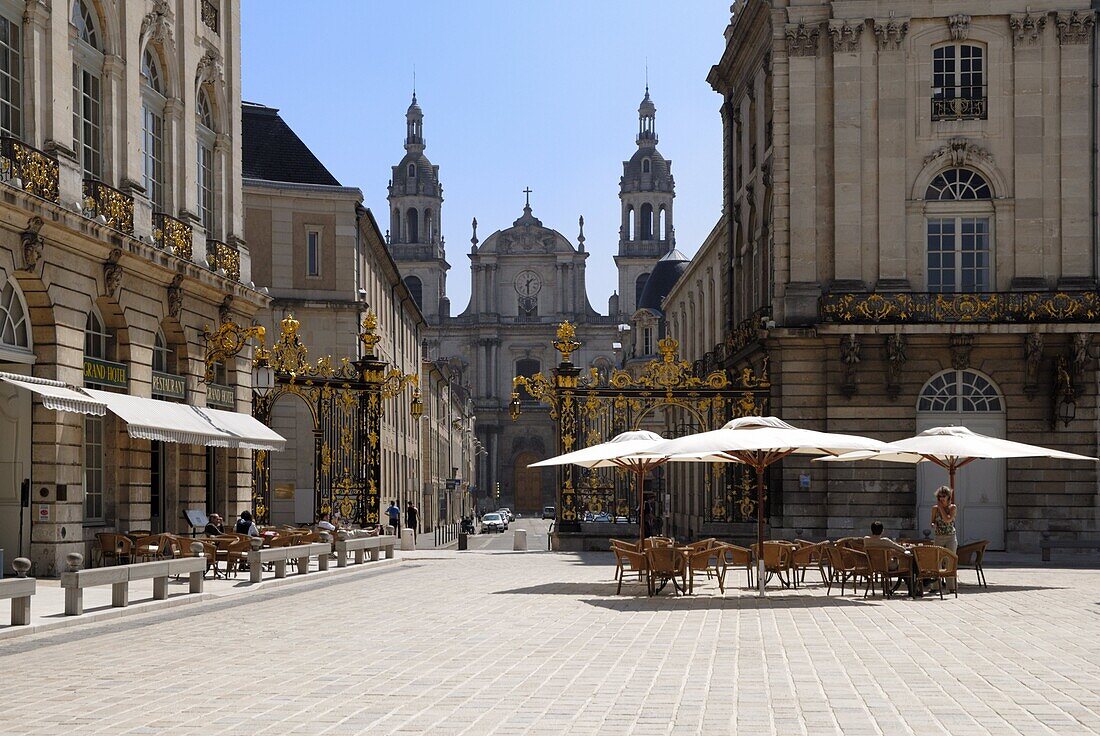 Gilded wrought iron gates by Jean Lamor, Place Stanislas, UNESCO World Heritage Site, Nancy, Lorraine, France, Europe