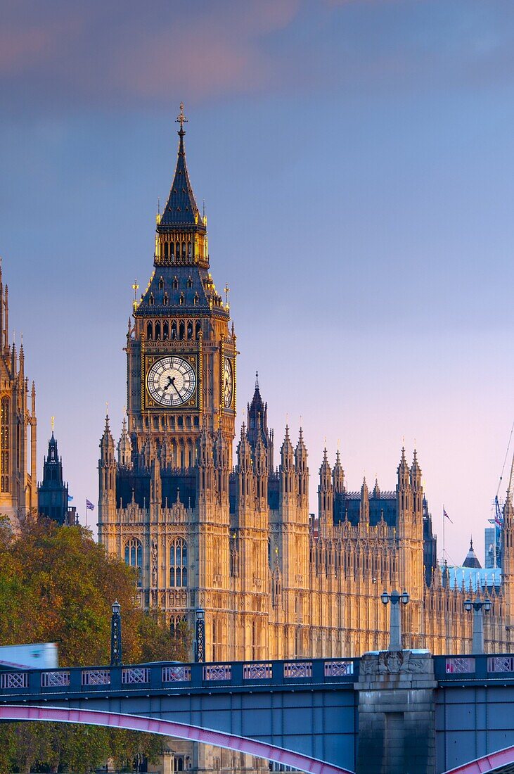 Lambeth Bridge and Houses of Parliament, UNESCO World Heritage Site, London, England, United Kingdom, Europe