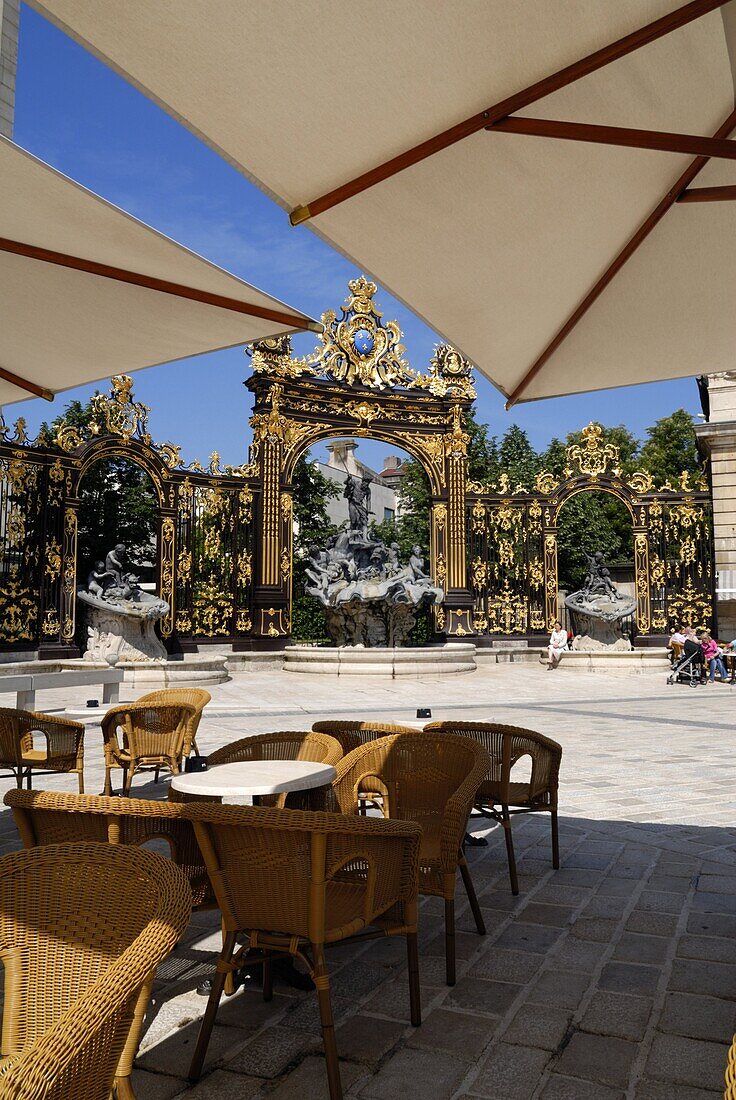 Restaurant and gilded wrought iron gates by Jean Lamor, Place Stanislas, UNESCO World Heritage Site, Nancy, Lorraine, France, Europe