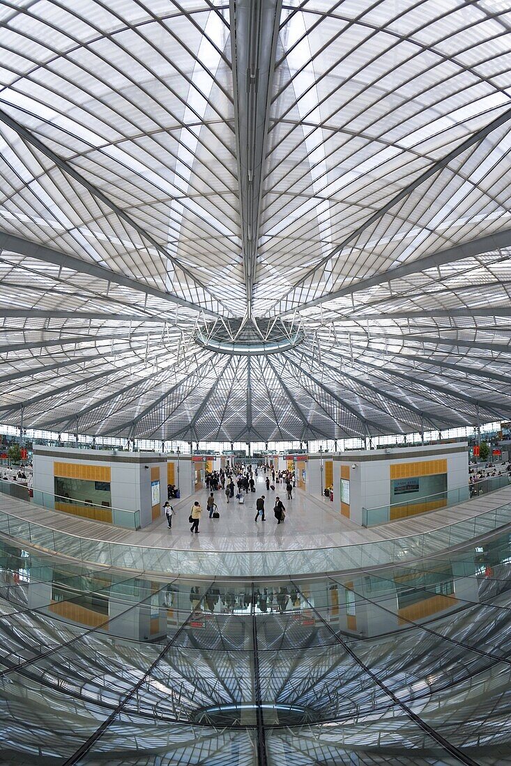 Interior of circular concourse and roof of the spectacular new Shanghai South Railway Station in 2007, Shanghai, China, Asia