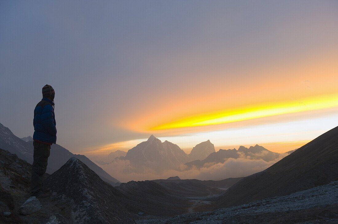 Trekker watching the sunset over Cholatse, 6335m, Solu Khumbu Everest Region, Sagarmatha National Park, Himalayas, Nepal, Asia