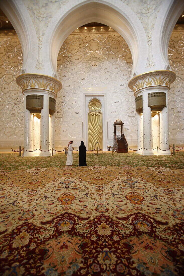The main prayer hall features the world's largest hand-woven Persian carpet, Sheikh Zayed Grand Mosque, Abu Dhabi, United Arab Emirates, Middle East