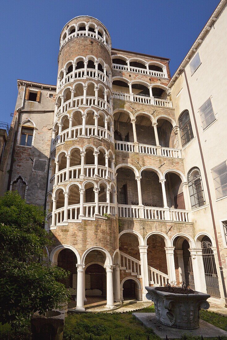 External stairway, Palazzo Contarini del Bovolo dating from the 15th century, San Marco district, Venice, UNESCO World Heritage Site, Veneto, Italy, Europe
