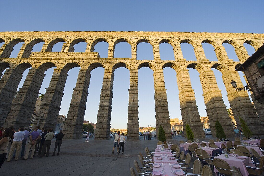 Restaurant under the 1st century Roman aqueduct, UNESCO World Heritage Site, Segovia, Madrid, Spain, Europe