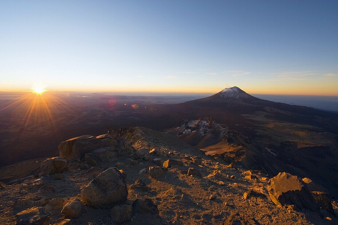 Volcan de Popocatepetl, 5452m, from Volcan de Iztaccihuatl, 5220m, Sierra Nevada, Mexico, North America