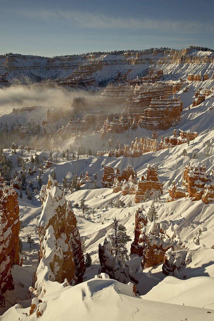 View from Sunrise Point with snow, Bryce Canyon National Park, Utah, United States of America, North America