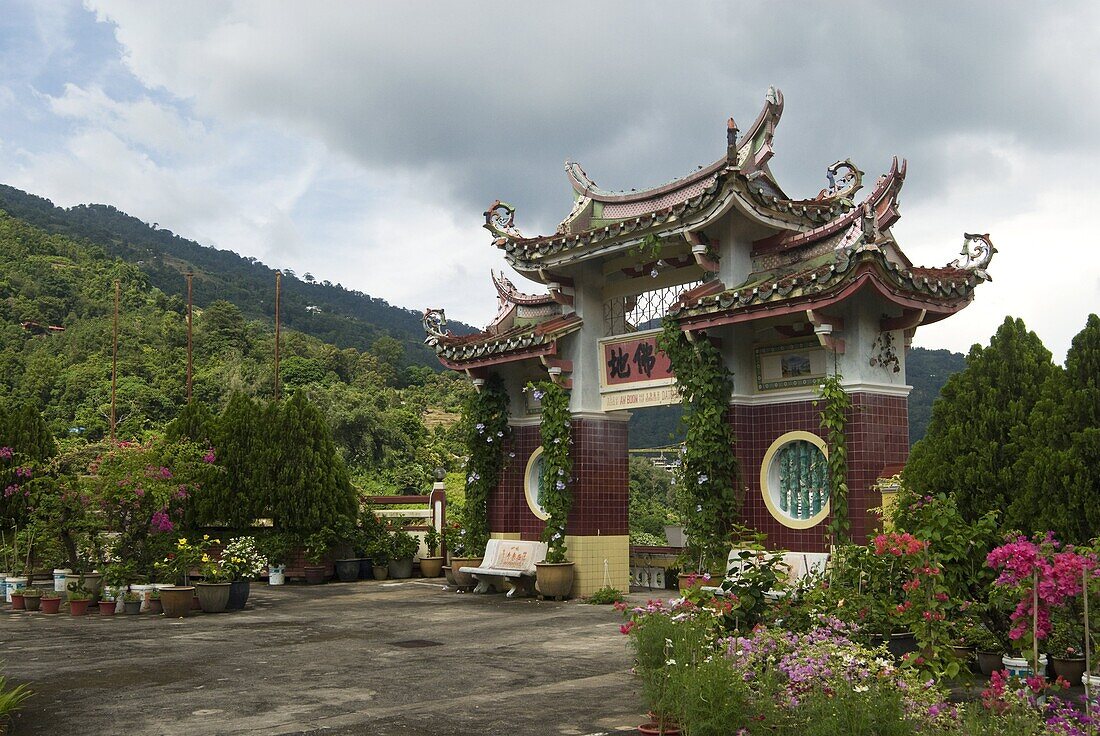 Gateway in the grounds of Kek Lok Si Buddhist temple, Air Itam, Georgetown, Penang, Malaysia, Southeast Asia, Asia