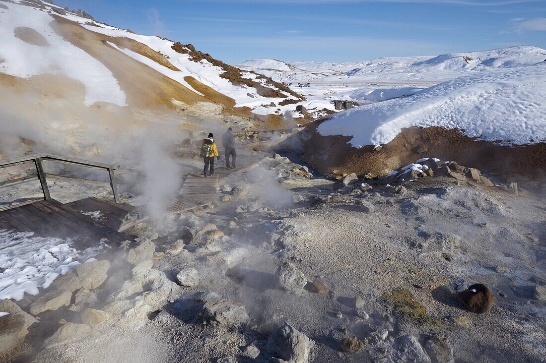 Tourists watching geothermal activity of mudpots, hot springs and fumaroles, at Krisuvik (Krysuvik-Seltun), Reykjanes Peninsula, south-west Iceland, Iceland, Polar Regions