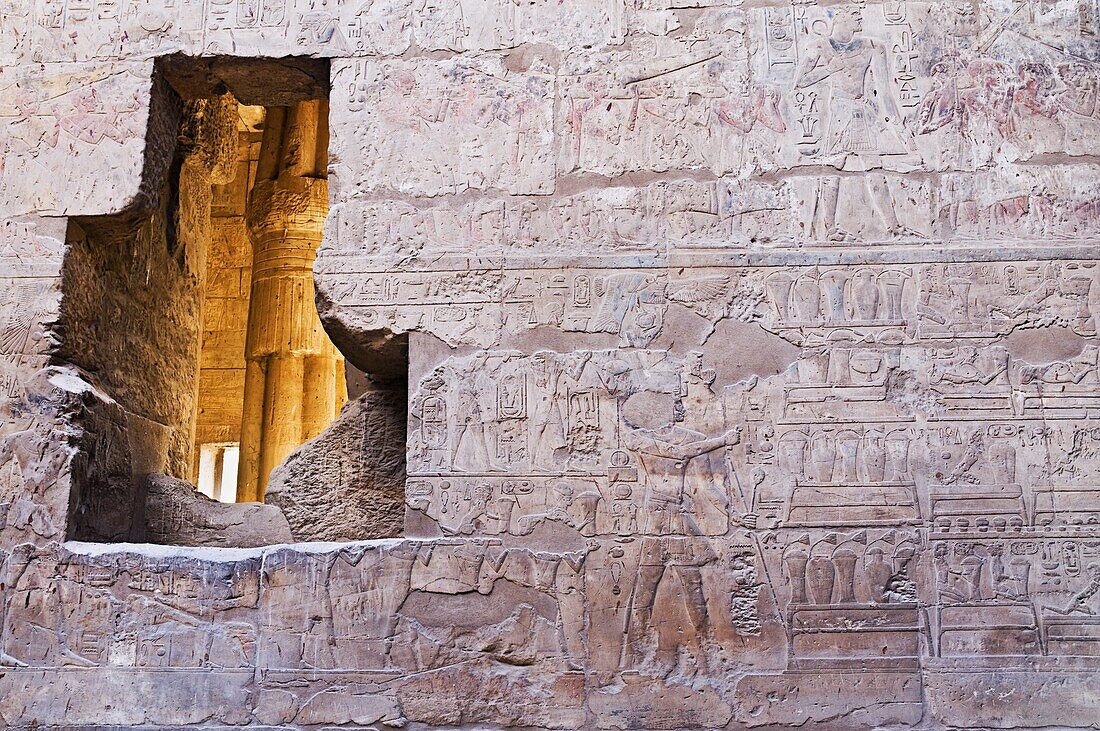 Detail of wall at Luxor Temple, Luxor, Thebes, UNESCO World Heritage Site, Middle Egypt, Egypt, North Africa, Africa