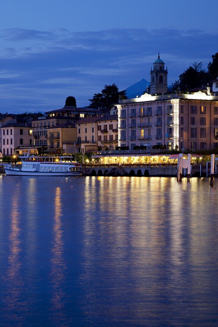 Promenade and lake at dusk, Bellagio, Lake Como, Lombardy, Italian Lakes, Italy, Europe