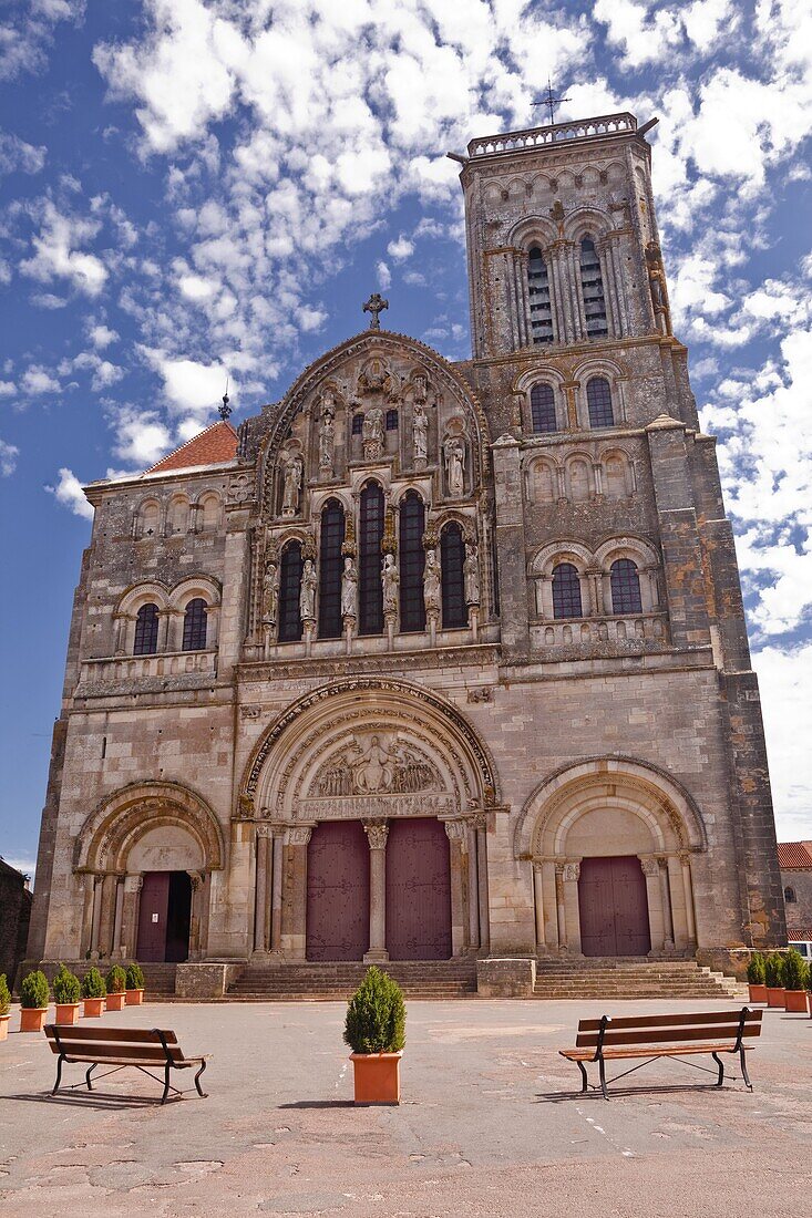 The Basilica of St. Magdalene, UNESCO World Heritage Site, Vezelay, Yonne, Burgundy, France, Europe