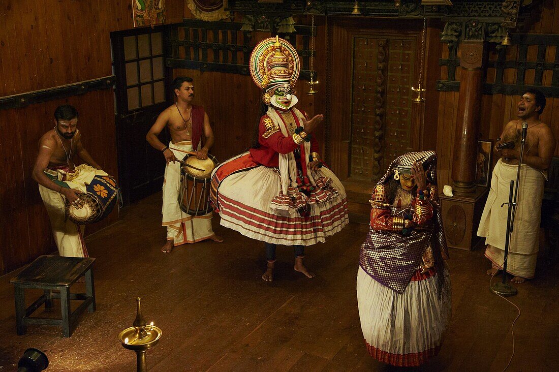 Kathakali dancers, Fort Cochin, Kerala, India, Asia