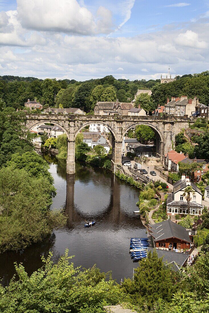 Knaresborough Viaduct and River Nidd in summer, Knaresborough, North Yorkshire, Yorkshire, England, United Kingdom, Europe