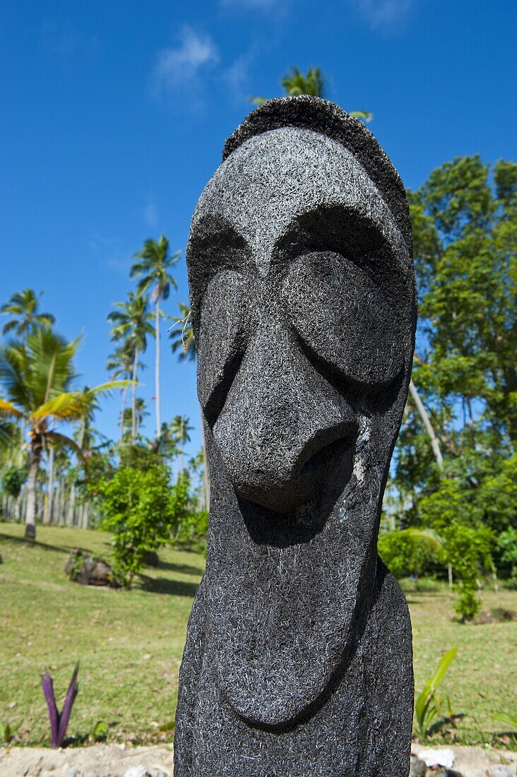 Carved statue at a resort on Aore islet before the Island of Espiritu Santo, Vanuatu, South Pacific, Pacific