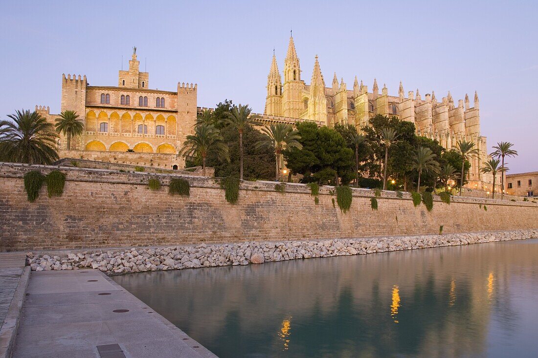 View at dusk from Parc de la Mar to the Almudaina Palace and cathedral, Palma de Mallorca, Mallorca, Balearic Islands, Spain, Europe