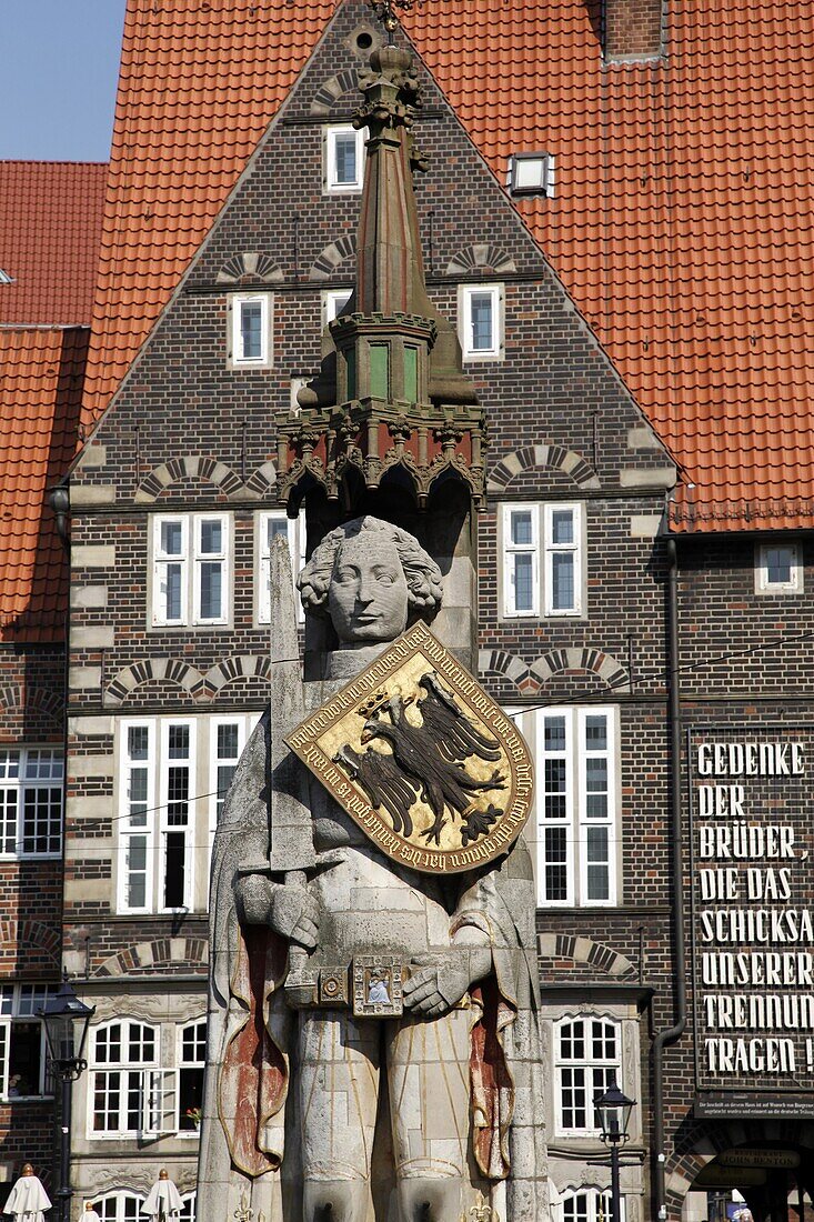 Statue of Roland, market square, UNESCO World Heritage Site, Bremen, Germany, Europe