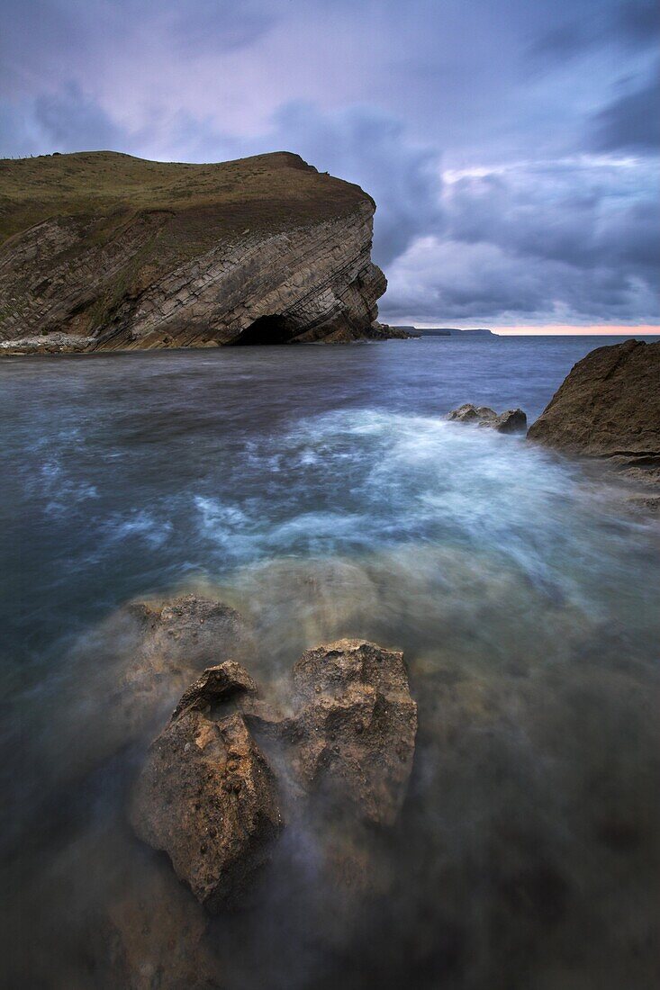 The rocky Pondfield Cove floods on an incoming tide, Jurassic Coast, UNESCO World Heritage Site, Dorset, England, United Kingdom, Europe