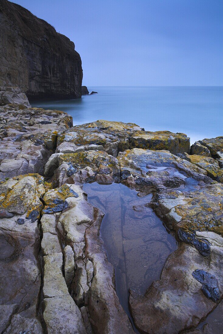 An overcast morning at Dancing Ledge on the Dorset coast, Jurassic Coast, UNESCO World Heritage Site, Dorset, England, United Kingdom, Europe