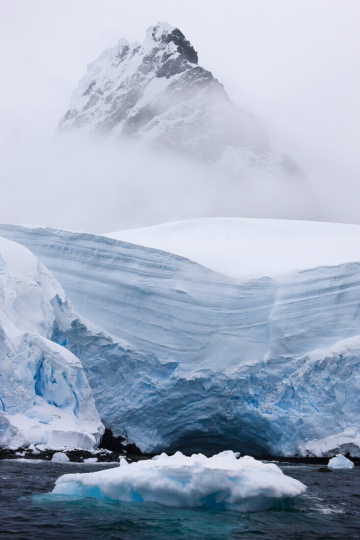 Mountains, glaciers and icebergs in Hidden Bay, Antarctic Peninsula, Antarctica, Polar Regions