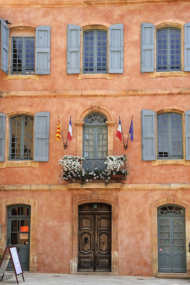 Mairie office with typical ochre coloured walls, Roussillon, Parc naturel regional du Luberon, Vaucluse, Provence, France, Europe