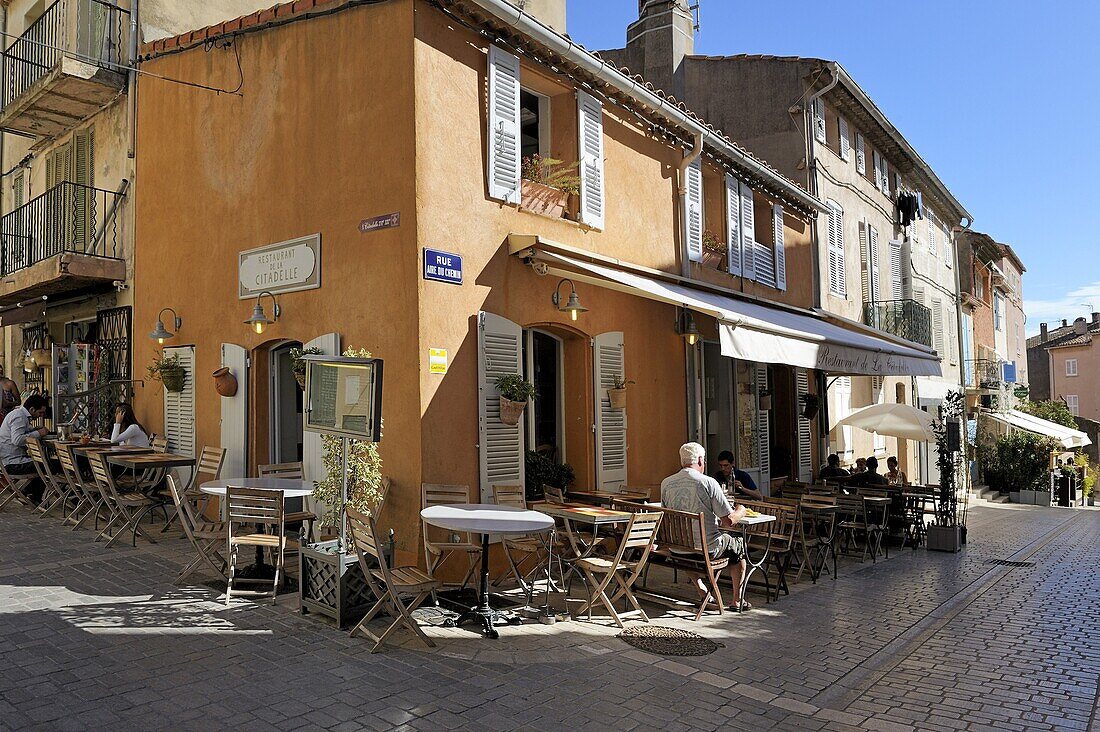 Back street restaurants, St. Tropez, Var, Provence, Cote d'Azur, France, Europe