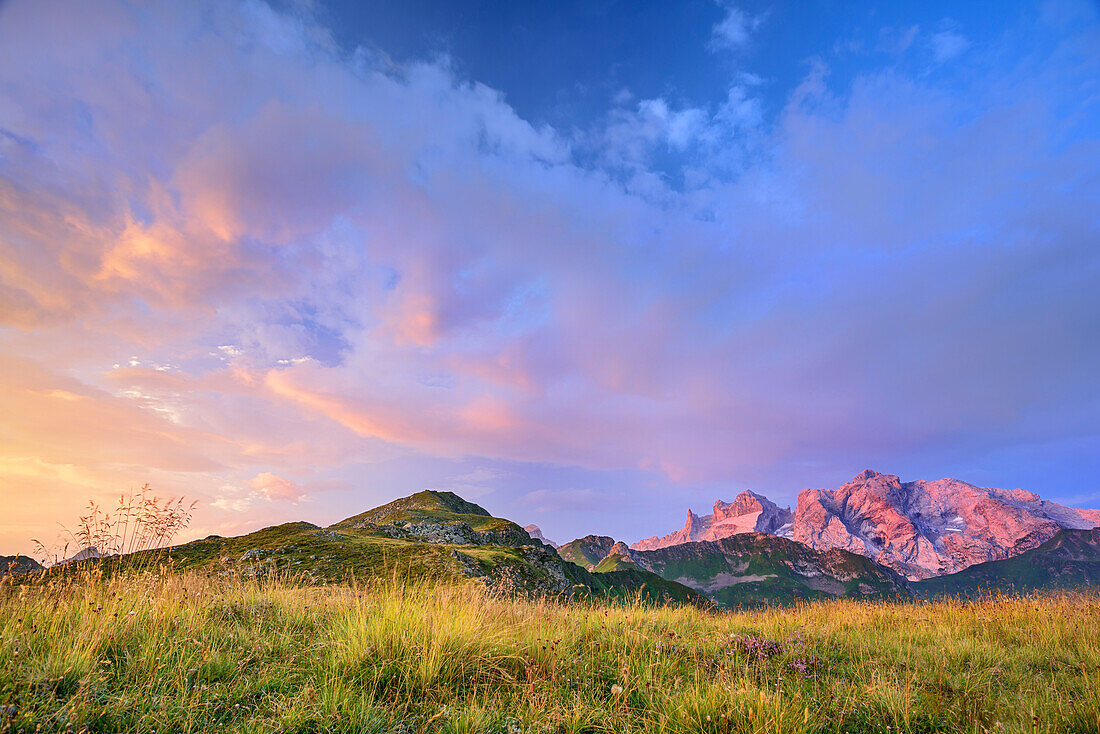 Wolkenstimmung über Drei Türme und Drusenfluh, vom Kreuzjoch, Rätikon, Vorarlberg, Österreich