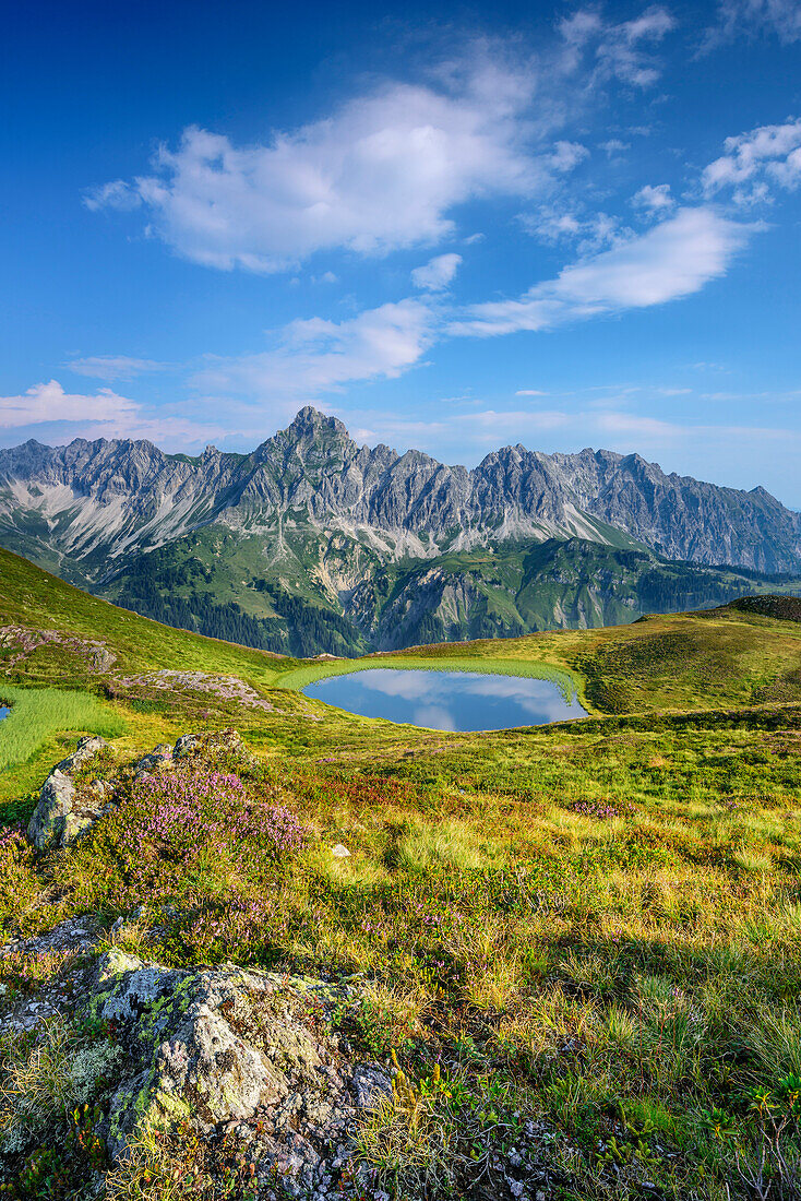 Bergsee vor Zimba und Vandanser Steinwand, Rätikon, Vorarlberg, Österreich