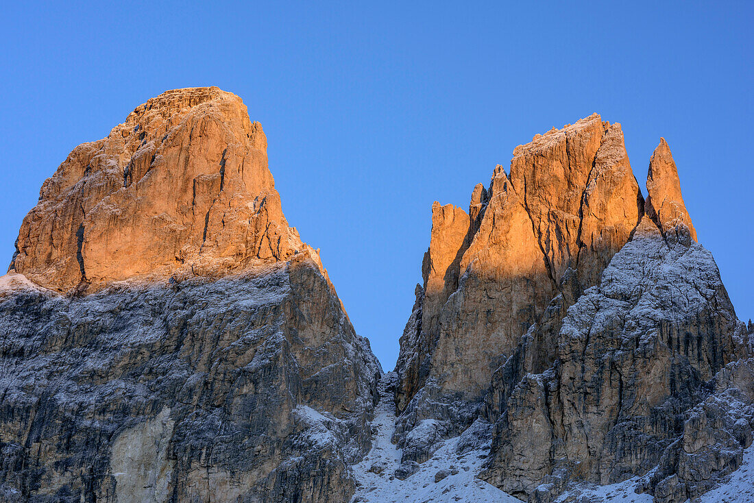 Grohmannspitze and Fuenffingerspitze in alpenglow, Langkofel group, Dolomites, UNESCO World Heritage Dolomites, Trentino, Italy
