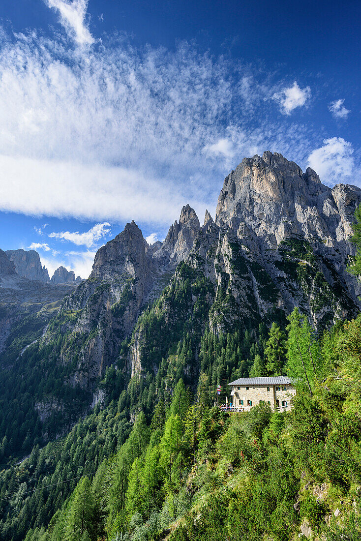 Hut Rifugio Treviso in front of Cima dei Lastei, valley Val Canali, Pala range, Dolomites, UNESCO World Heritage Dolomites, Trentino, Italy