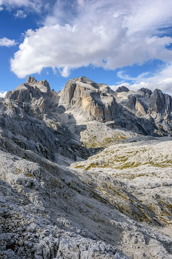 Hochfläche der Pala mit Cimon della Pala und Cima della Vezzana, Pala, Dolomiten, UNESCO Weltnaturerbe Dolomiten, Trentino, Italien