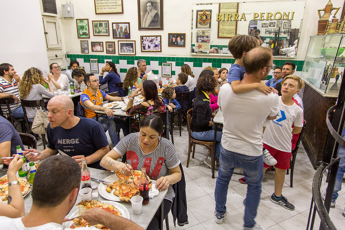 Pizzeria da Michele, full restaurant, Pizza, Marinara and Margherita, simple and traditional, wood-fired oven, dough, pastry, popular, fast-food, Italian, restaurant, lifestyle, culture, cult, famous, Italian food, Naples, Italy