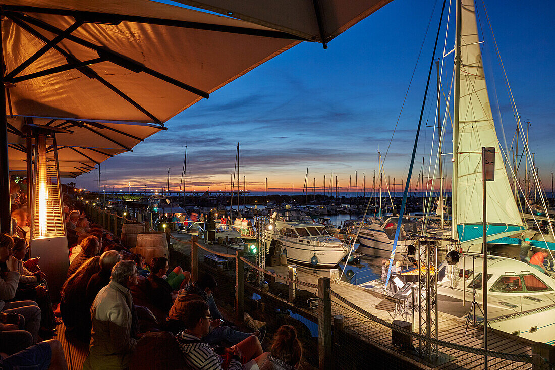 Konzert Sailing Piano, Yachthafen im Ostseebad Kühlungsborn, Mecklenburg Vorpommern