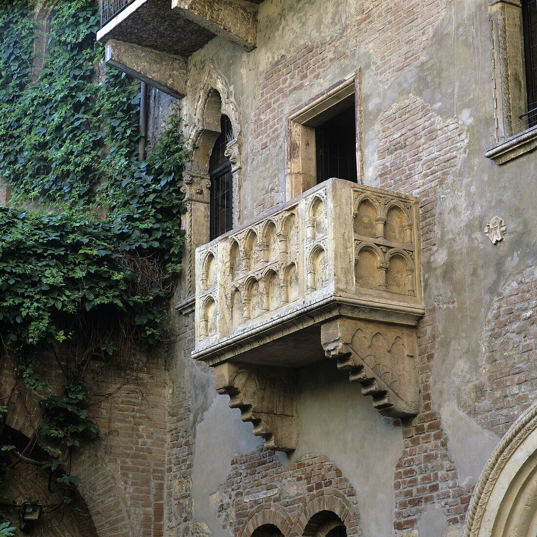 Juliet's balcony, Verona, UNESCO World Heritage Site, Veneto, Italy, Europe