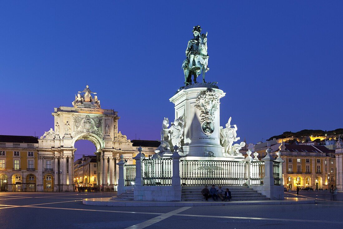 Praca do Comercio with equestrian statue of Dom Jose and Arco da Rua Augusta, Baixa, Lisbon, Portugal, Europe