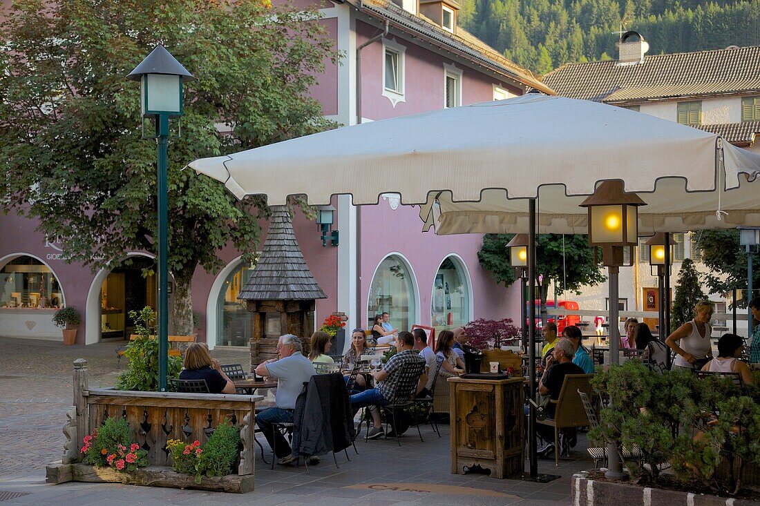 Cafe, Ortisei, Gardena Valley, Bolzano Province, Trentino-Alto Adige/South Tyrol, Italian Dolomites, Italy, Europe