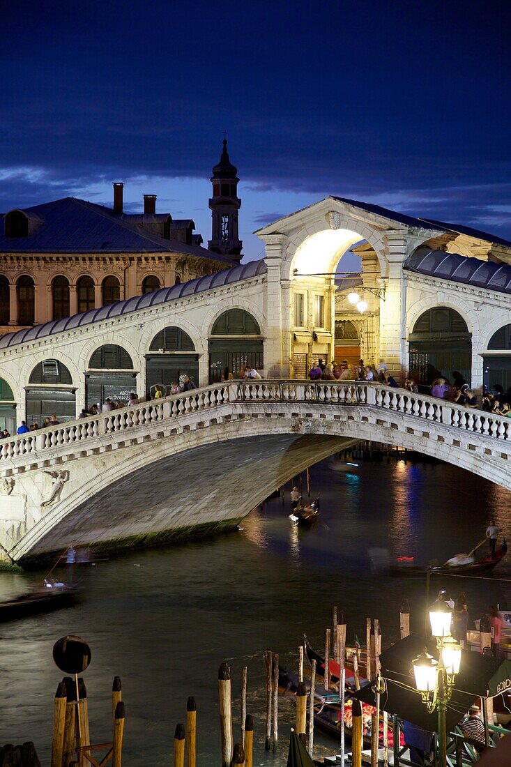 Rialto Bridge at dusk, Venice, UNESCO World Heritage Site, Veneto, Italy, Europe