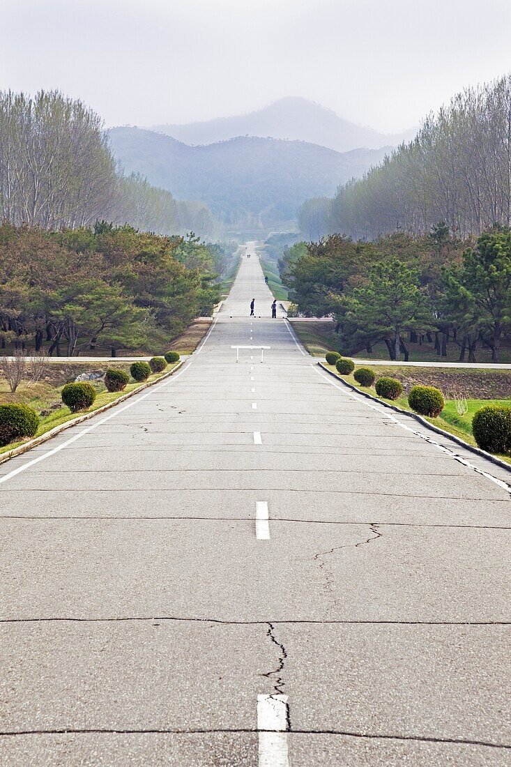 King Tongmyong's Mausoleum, Pyongyang, Democratic People's Republic of Korea (DPRK), North Korea, Asia