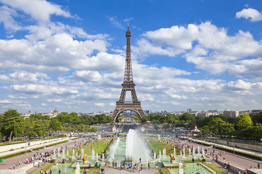Eiffel Tower and the Trocadero Fountains, Paris, France, Europe