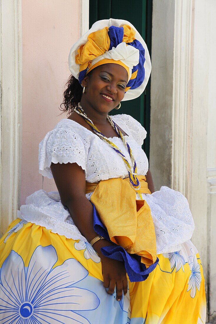 Bahian woman in traditional dress at the Pelourinho district, Salvador (Salvador de Bahia), Bahia, Brazil, South America