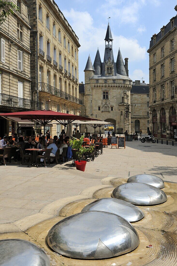View of Porte Cailhau from Place de Palais, Bordeaux, UNESCO World Heritage Site, Gironde, Aquitaine, France, Europe