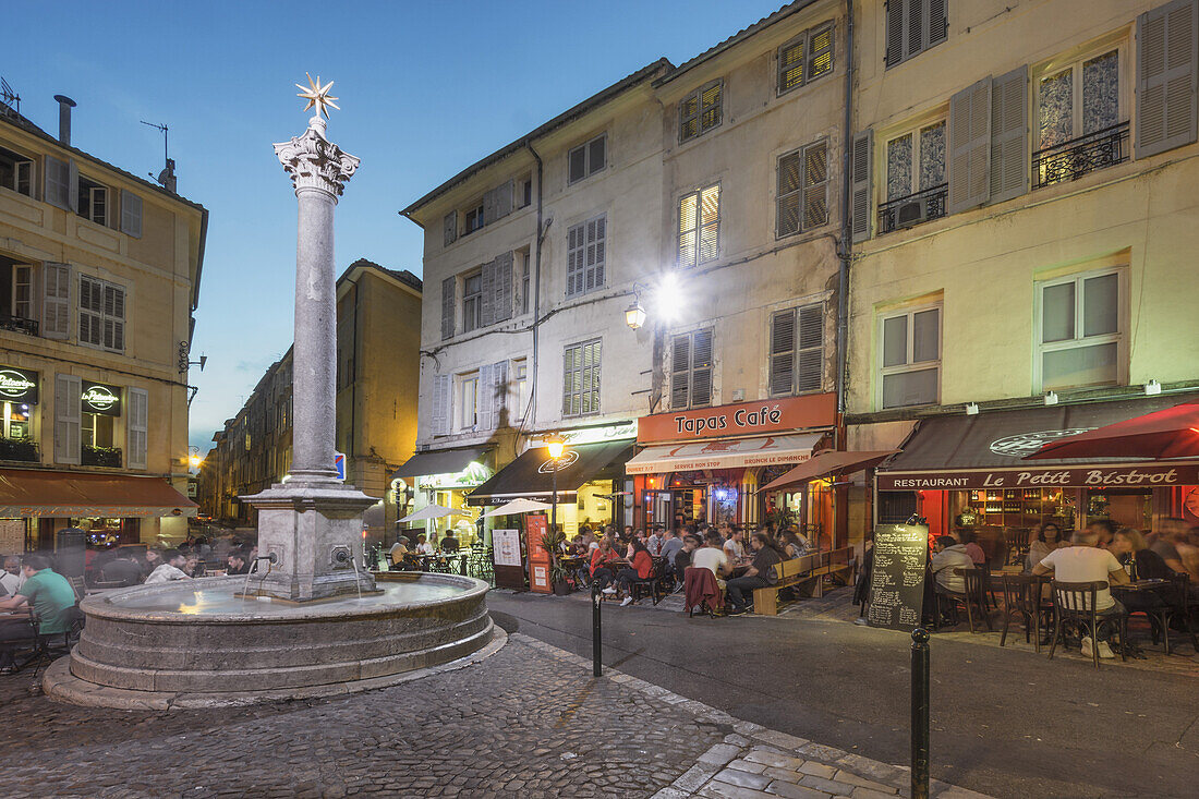 Brunnen, Place des Augustins,  Restaurants,  Aix en Provence,  Frankreich