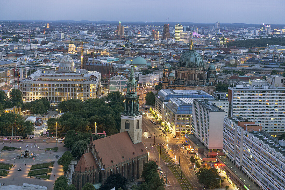 Ausblick auf Berlin Mitte von Panoramabar Park Inn, Fernsehturm am Alexanderplatz, Berlin