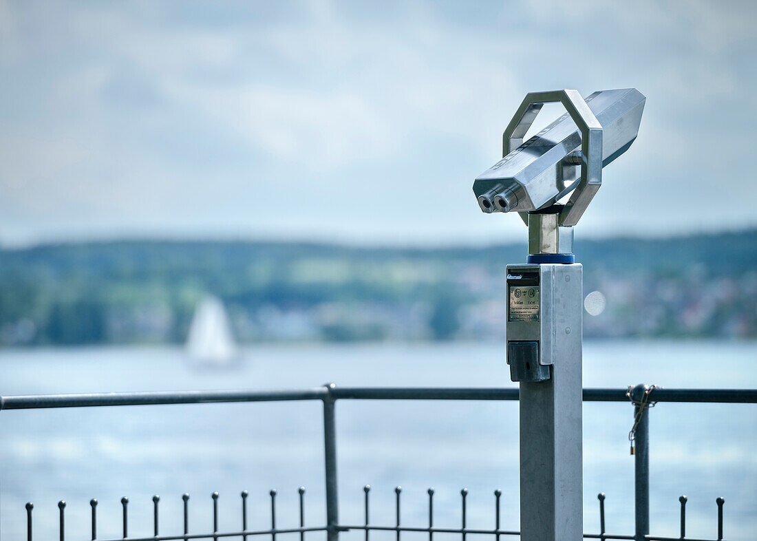 Fernglas am Ufer, Überlingen, Bodensee, Baden-Württemberg, Deutschland