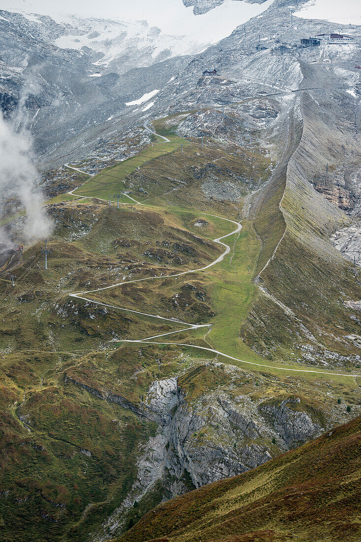 Blick auf Berghütte am Hintertuxer Gletscher, Zillertal, Tirol, Österreich, Alpen