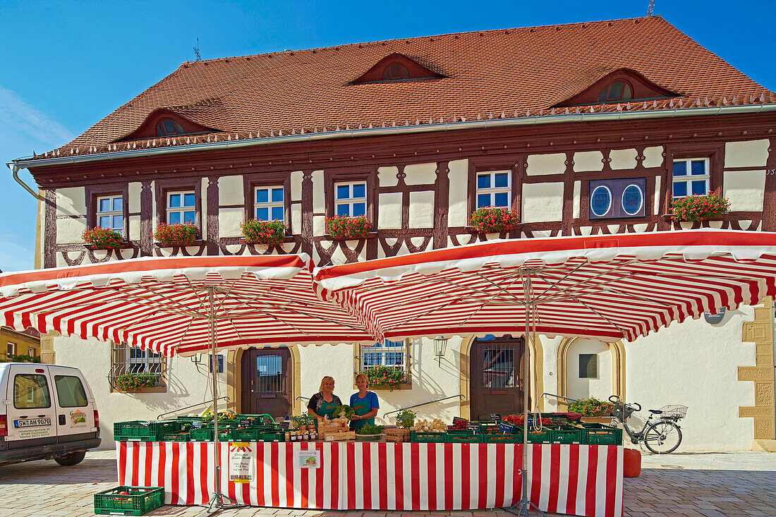 ' Plan village square with town hall 1561 and stand, Gochsheim; Unterfranken, Bavaria, Germany, Europe'