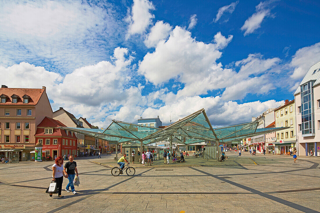 Roßmarkt, Busbahnhof, Sternförmiges Glasdach, Schweinfurt, Unterfranken, Bayern, Deutschland, Europa